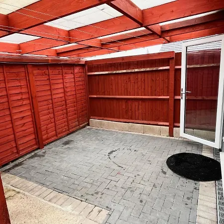 Full Studio Near Heathrow Airport & London Hayes  Exterior photo
