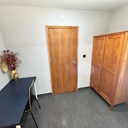 Full Studio Near Heathrow Airport & London Hayes  Exterior photo