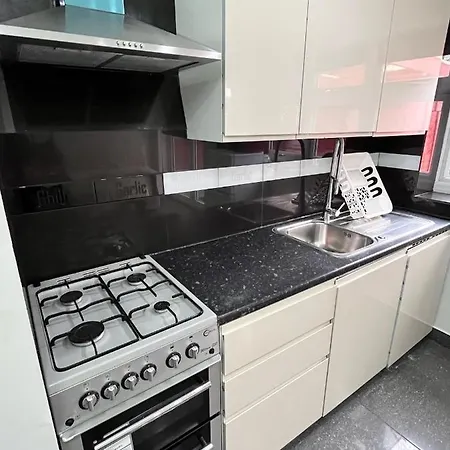 Full Studio Near Heathrow Airport & London Hayes  Exterior photo