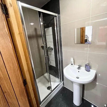 Full Studio Near Heathrow Airport & London Hayes  Exterior photo