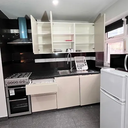 Full Studio Near Heathrow Airport & London Hayes  Exterior photo