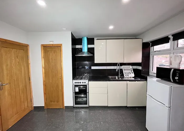 Full Studio Near Heathrow Airport & London