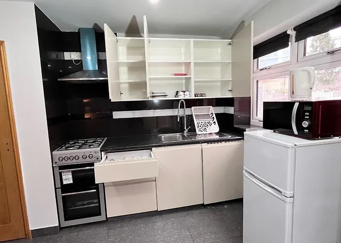 Full Studio Near Heathrow Airport & London
