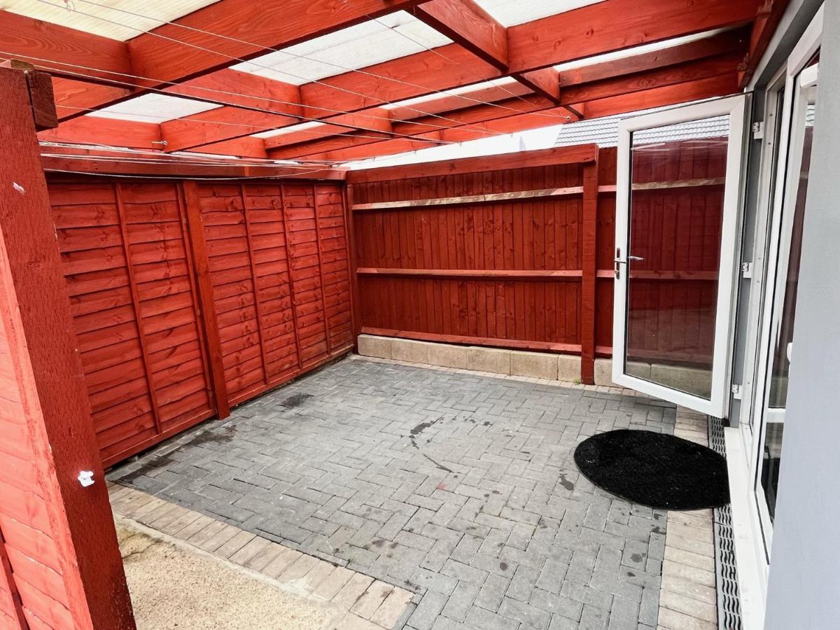 Full Near Heathrow Airport & London Apartment