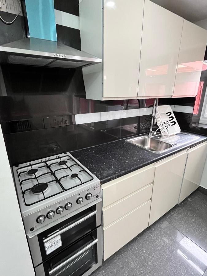 Full Near Heathrow Airport & London